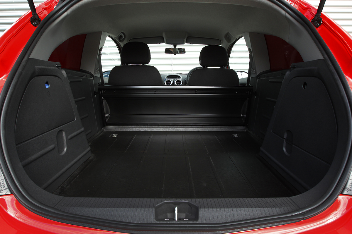 Vauxhall Corsavan boot