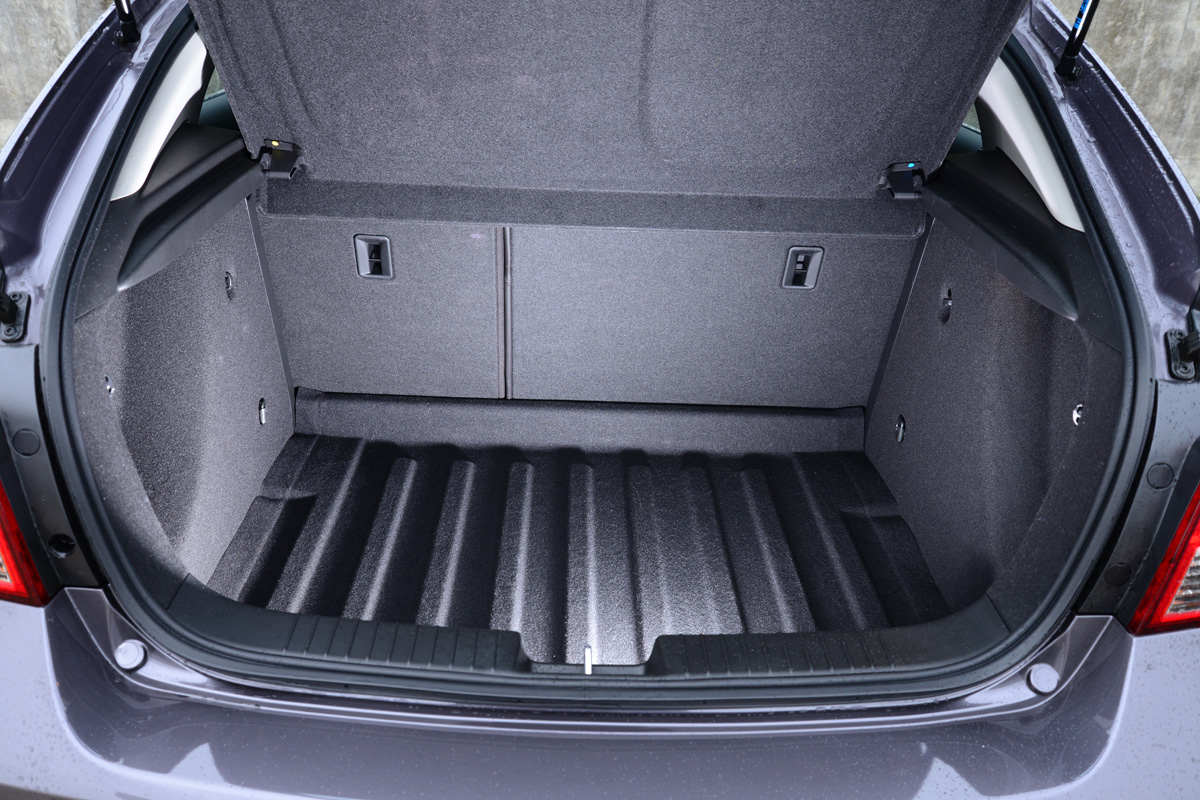 Chevrolet Cruze boot space