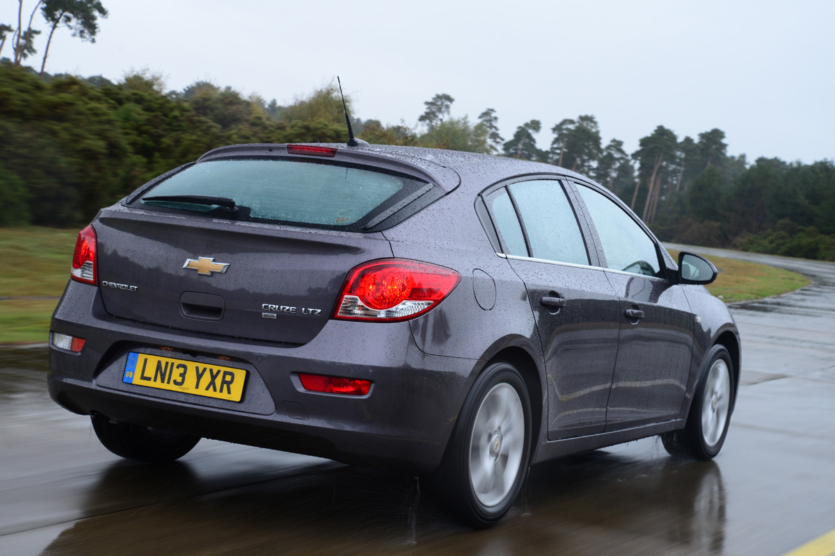Chevrolet Cruze rear tracking