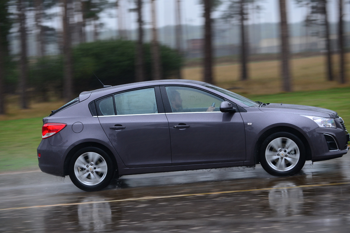 Chevrolet Cruze panning