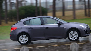 Chevrolet Cruze panning