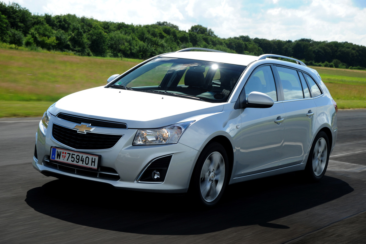 Chevrolet Cruze SW front