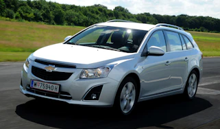 Chevrolet Cruze SW front