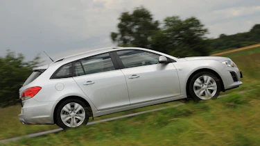 Chevrolet Cruze SW profile