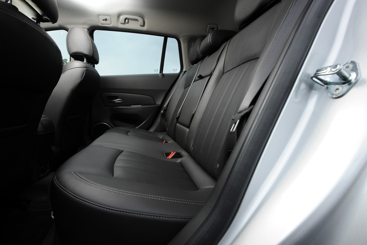 Chevrolet Cruze SW rear seats