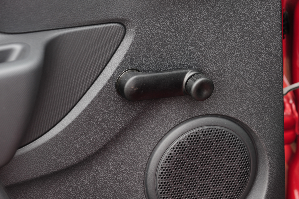 Dacia Sandero 1.5 dCi Ambiance window handle