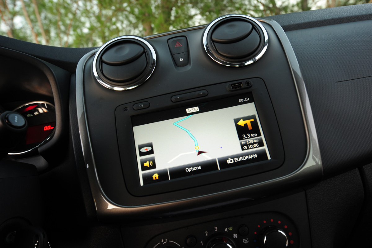 Dacia Sandero centre console
