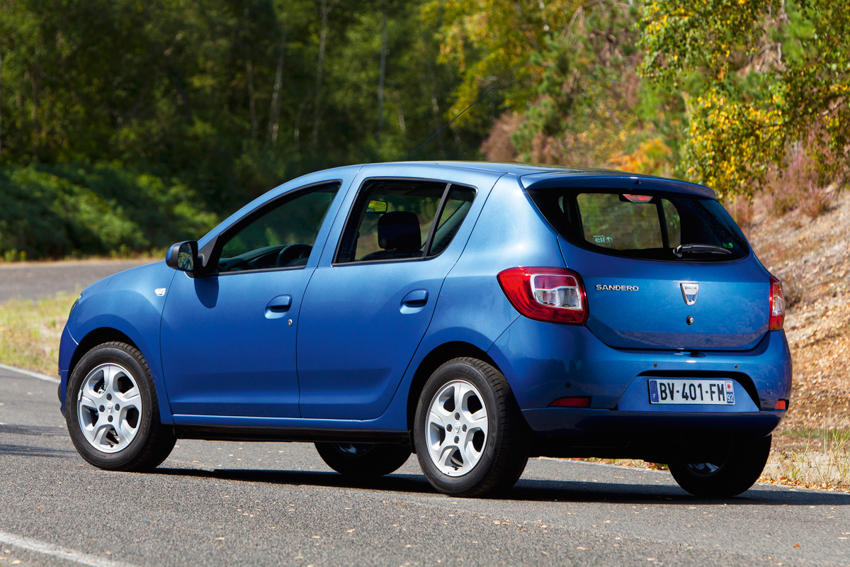 Dacia Sandero front cornering