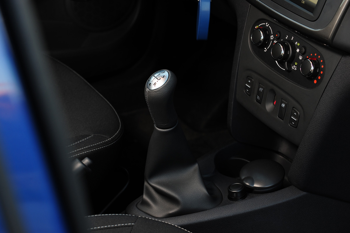 Dacia Sandero gearlever