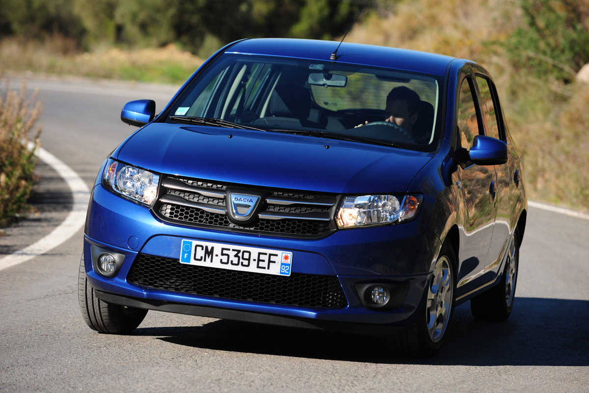 Dacia Sandero front cornering