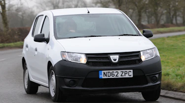 Dacia Sandero 1.2 Access front cornering