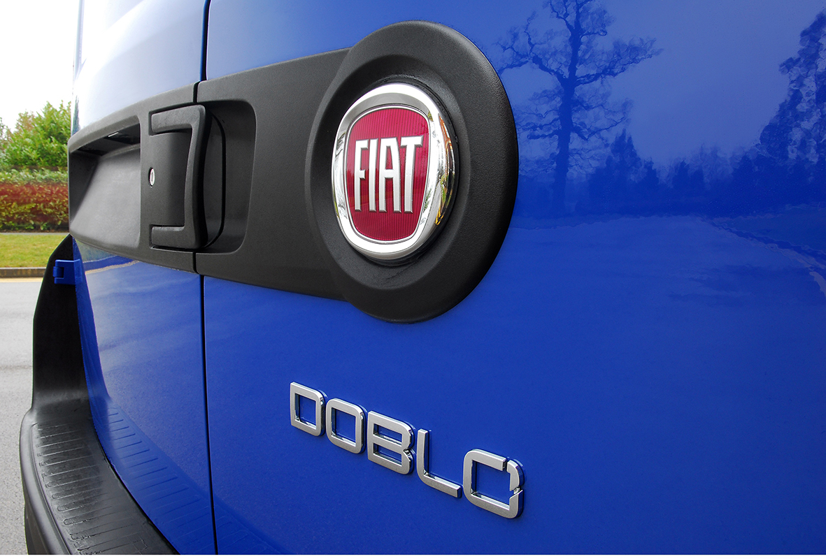 Fiat Doblo Cargo badge