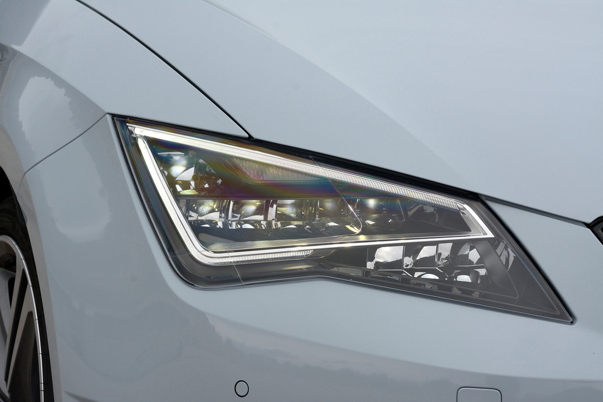 SEAT Leon Cupra SC headlights 