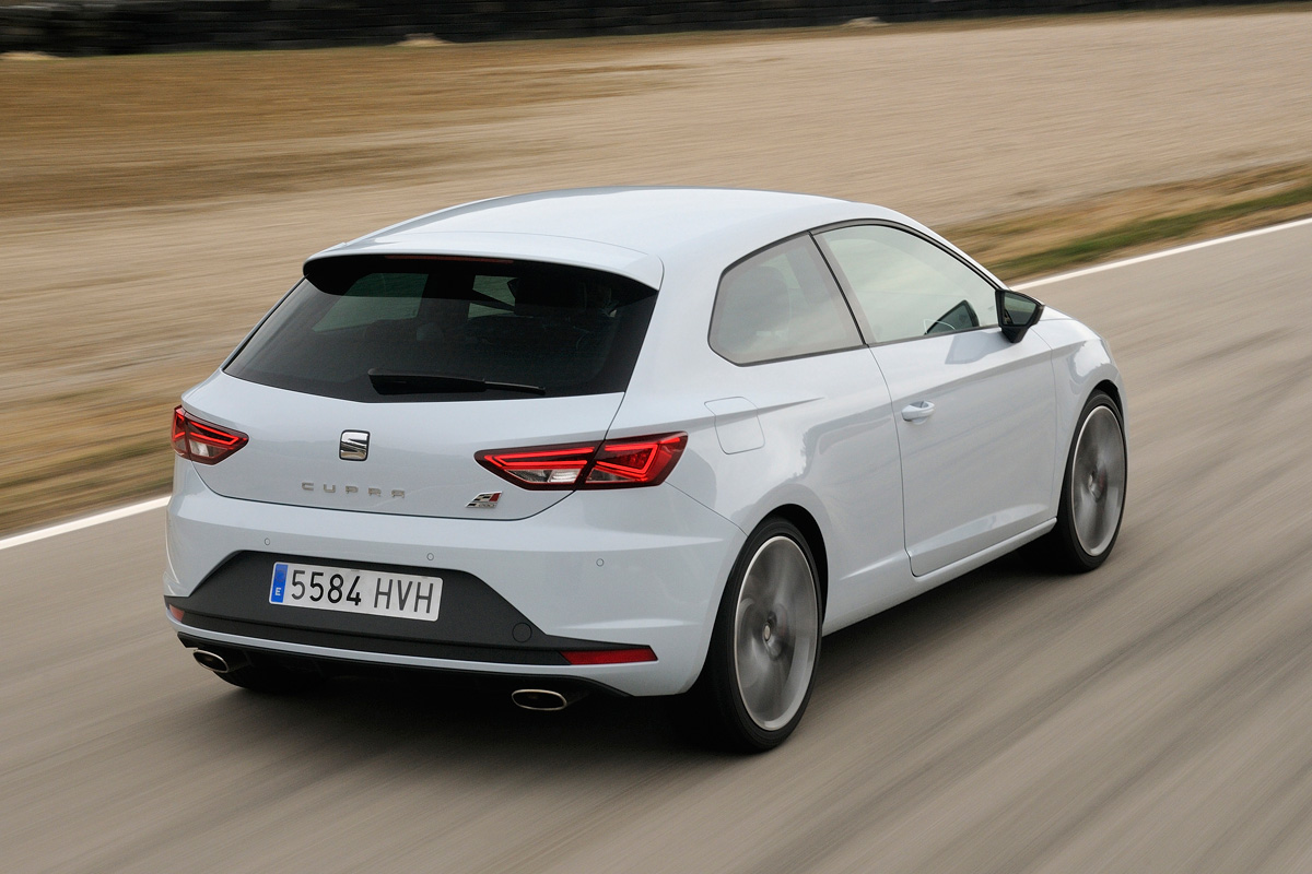 SEAT Leon Cupra SC rear tracking 