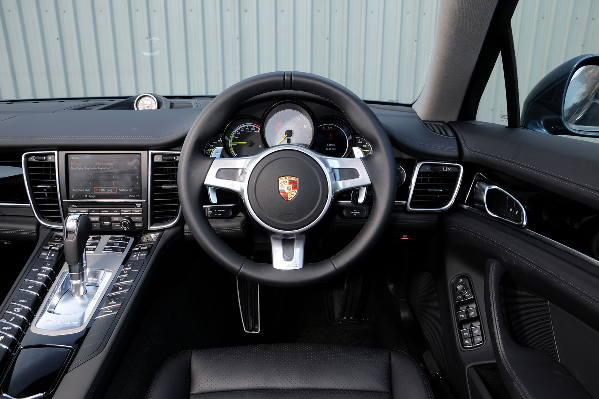 Porsche Panamera S E-Hybrid interior