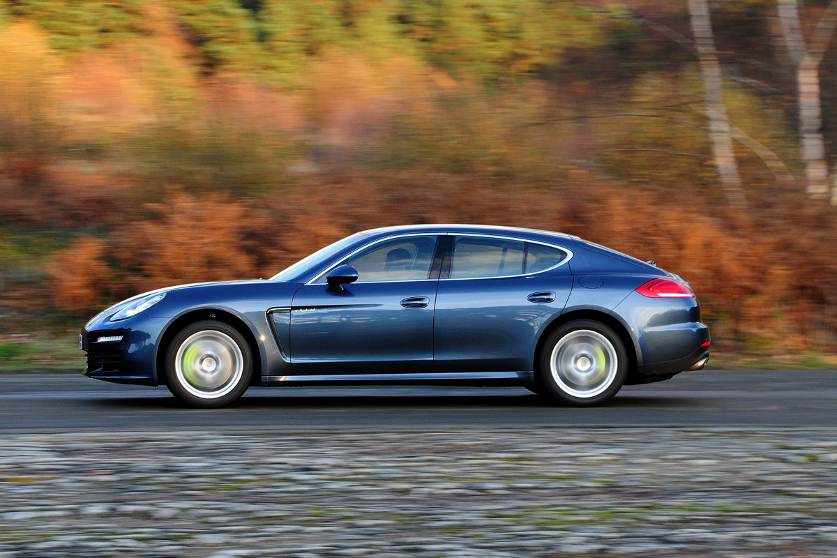 Porsche Panamera S E-Hybrid panning