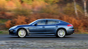 Porsche Panamera S E-Hybrid panning