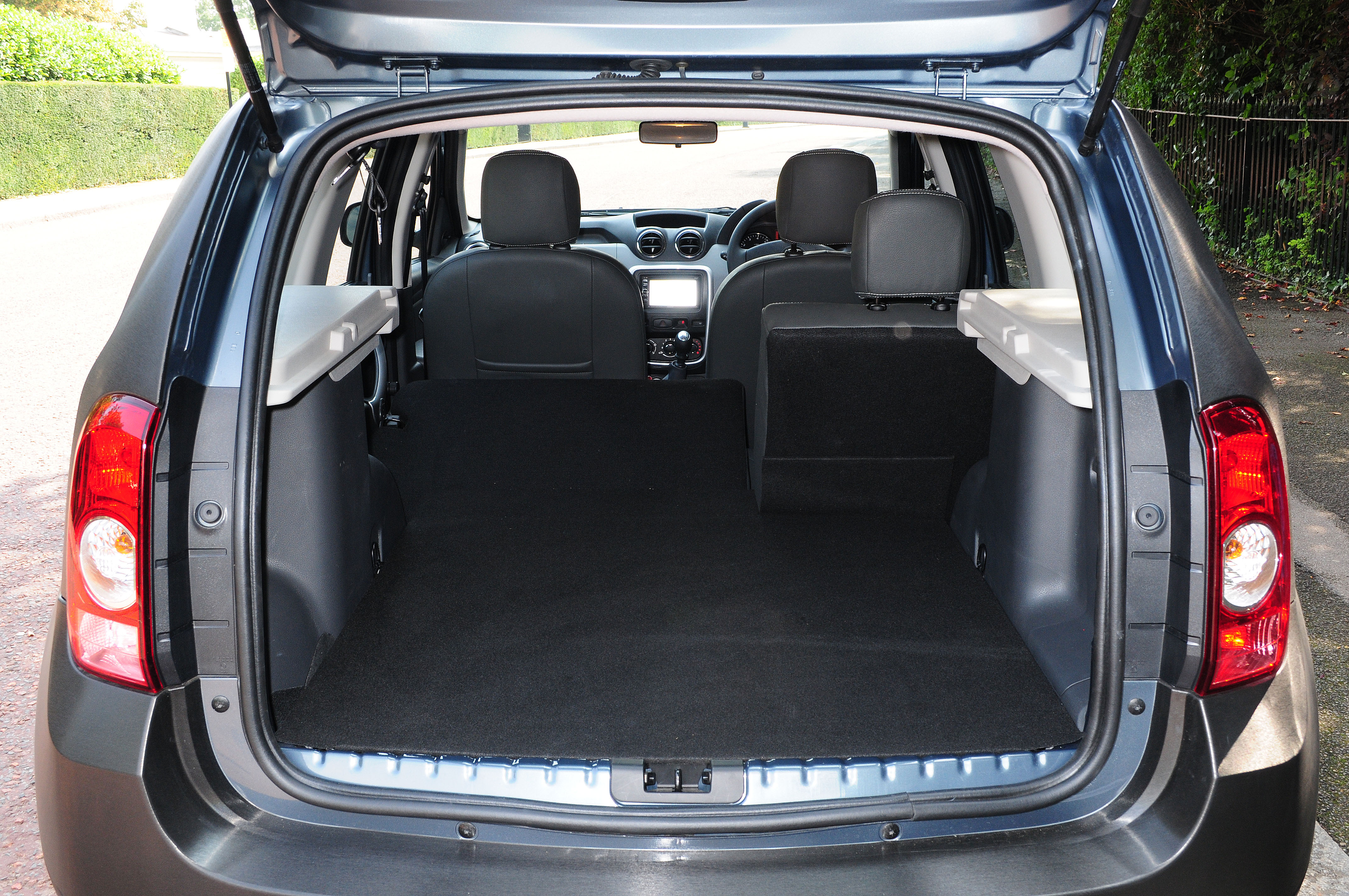 Dacia Duster Black boot 