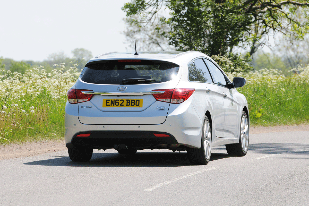 Volkswagen Passat Estate rear action