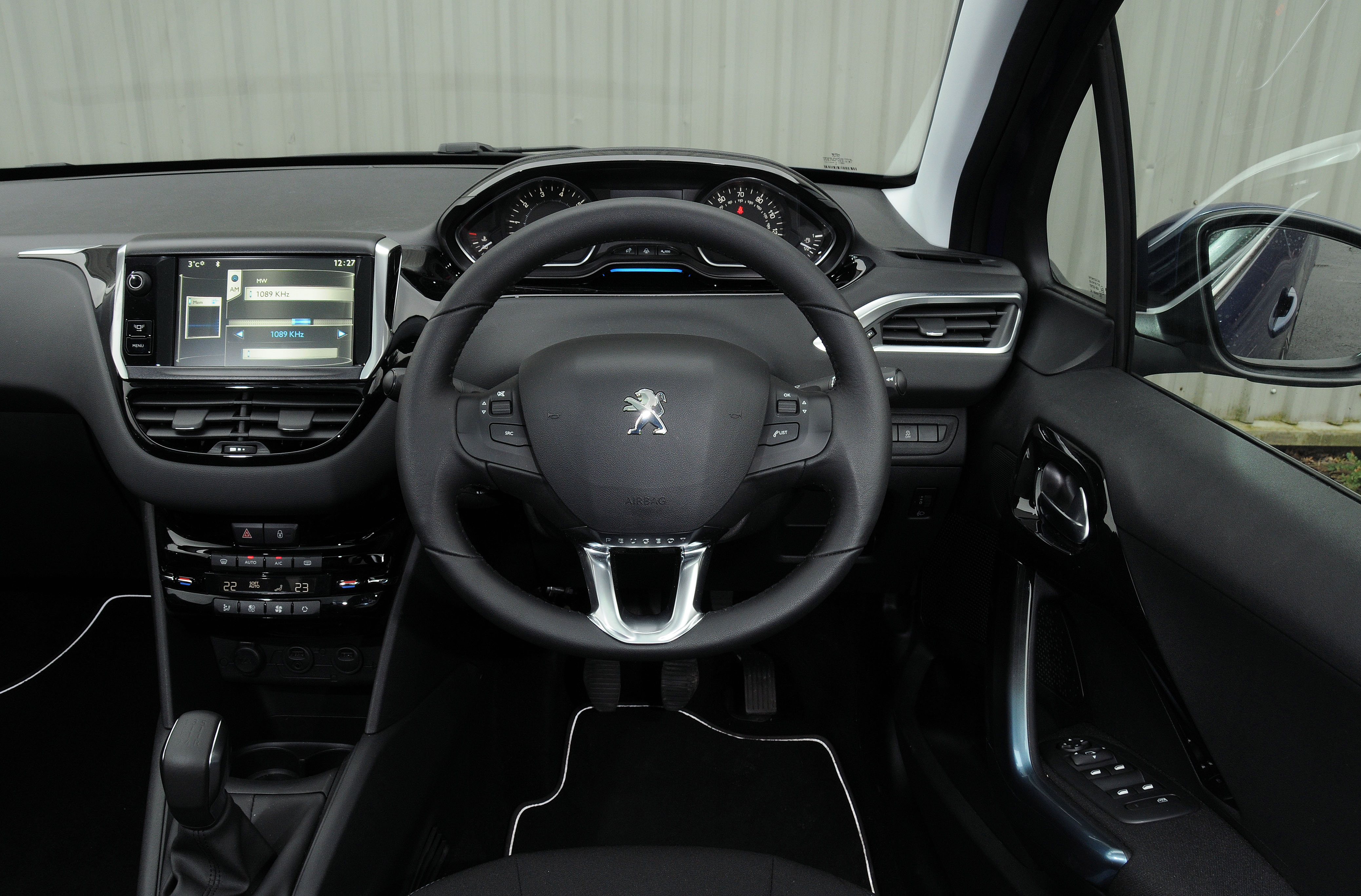 Peugeot 208 steering wheel