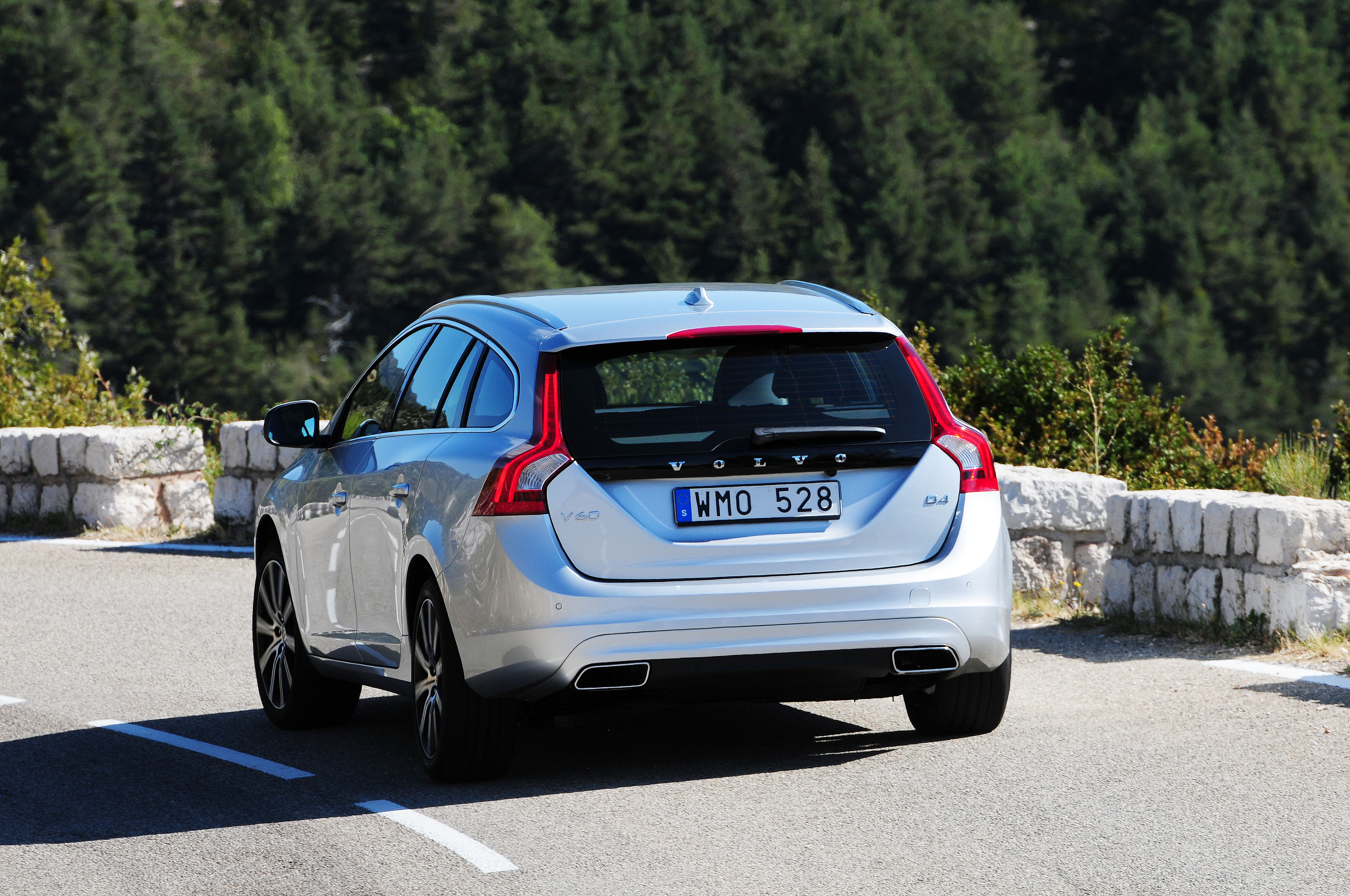 Volvo V60 D4 rear tracking
