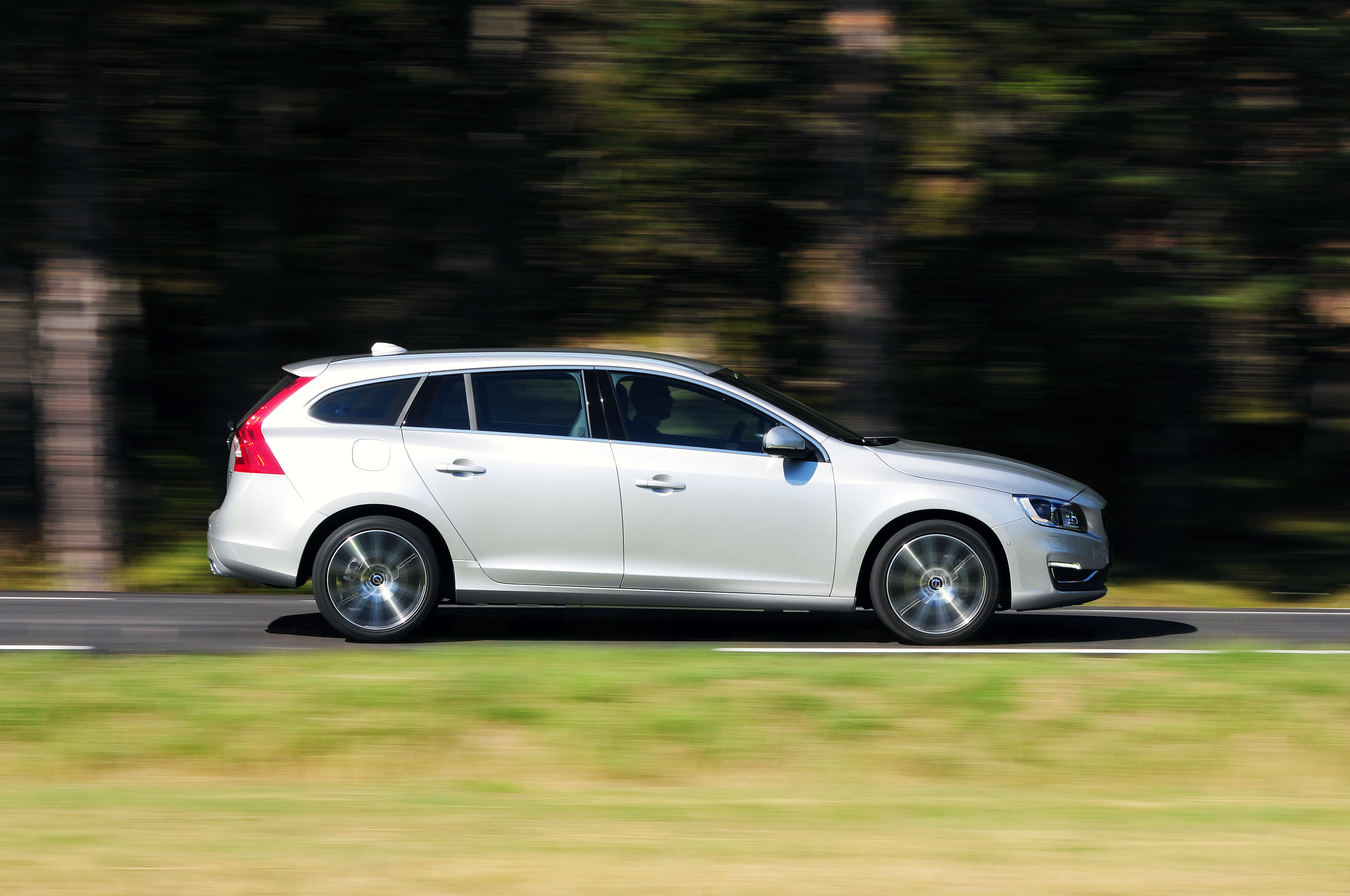Volvo V60 D4 panning 