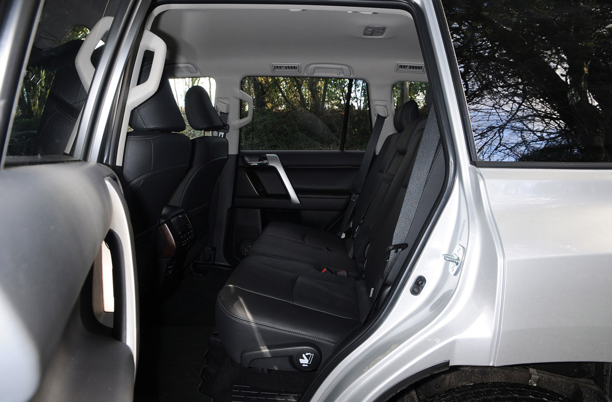 New Toyota Land Cruiser 2014 seats