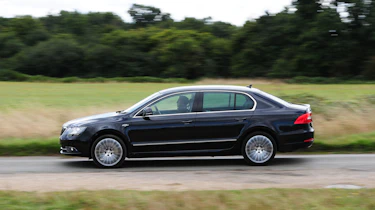 Skoda Superb 4x4 side view
