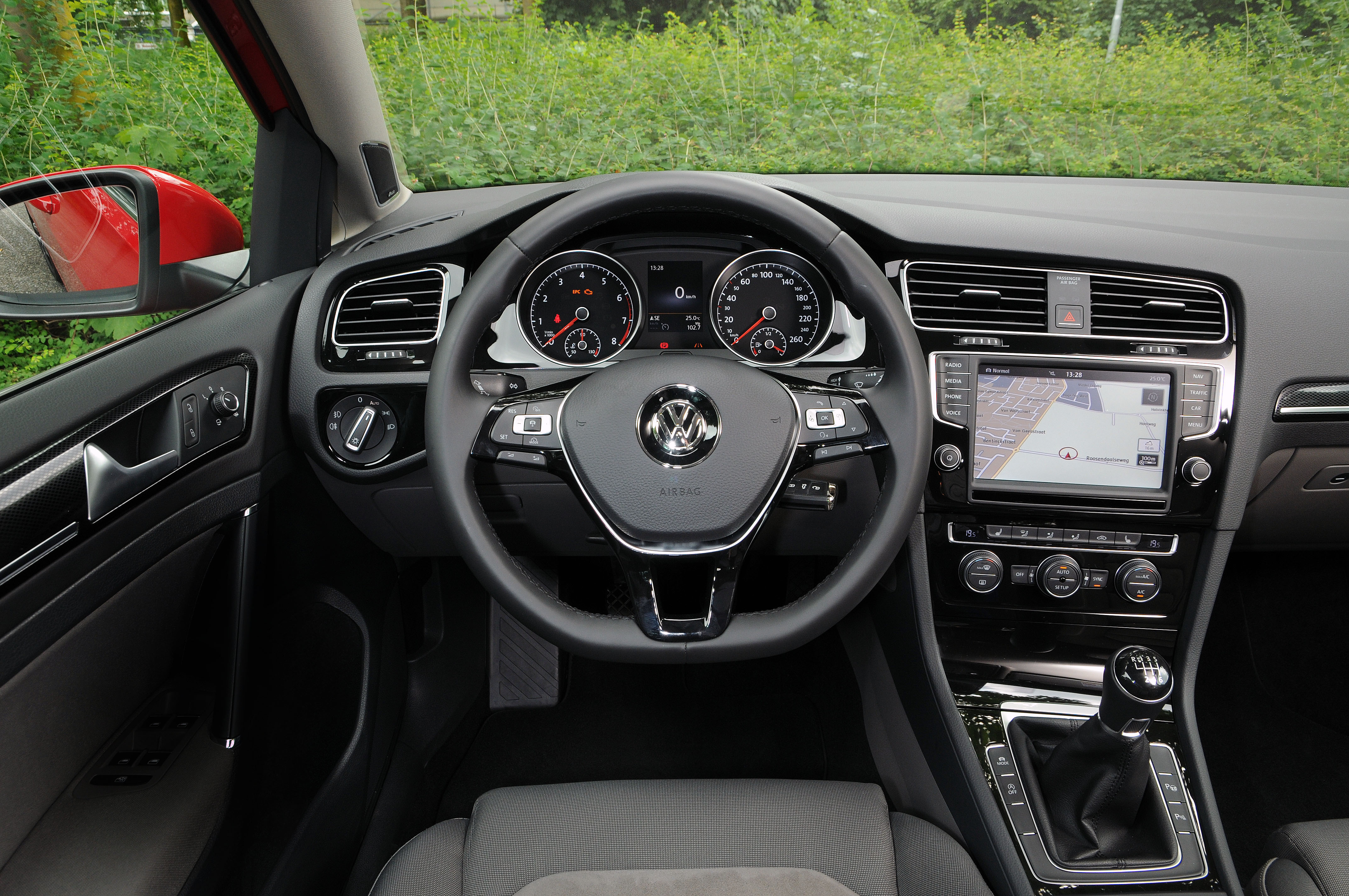 Volkswagen Golf Estate steering wheel