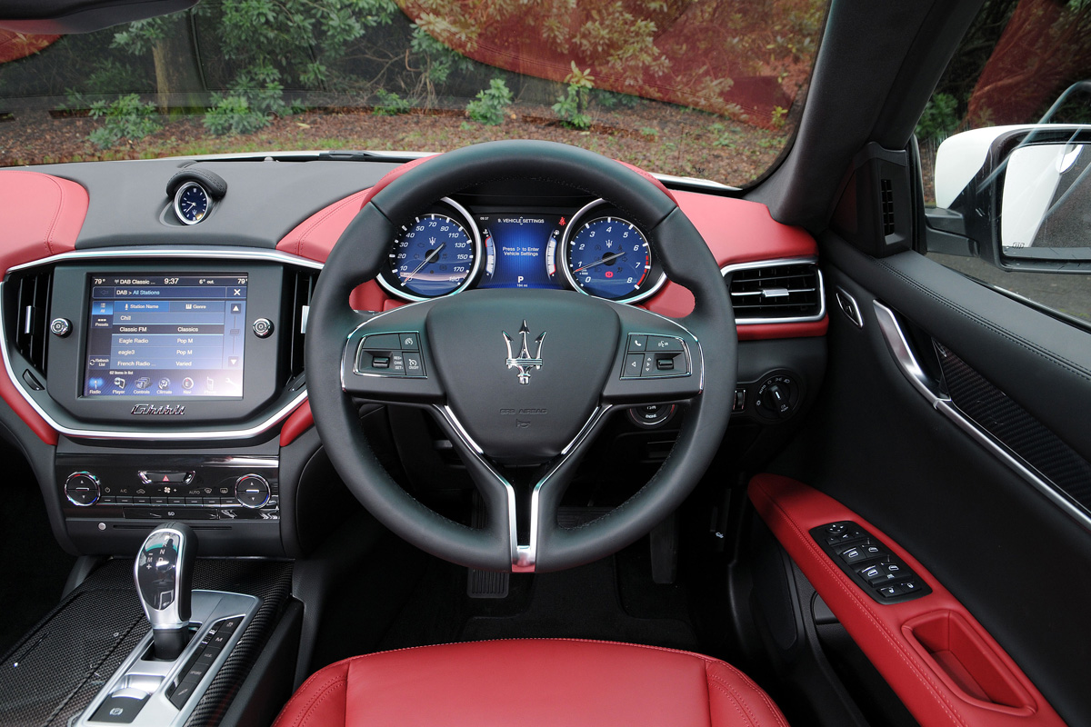 Maserati Ghibli S interior 
