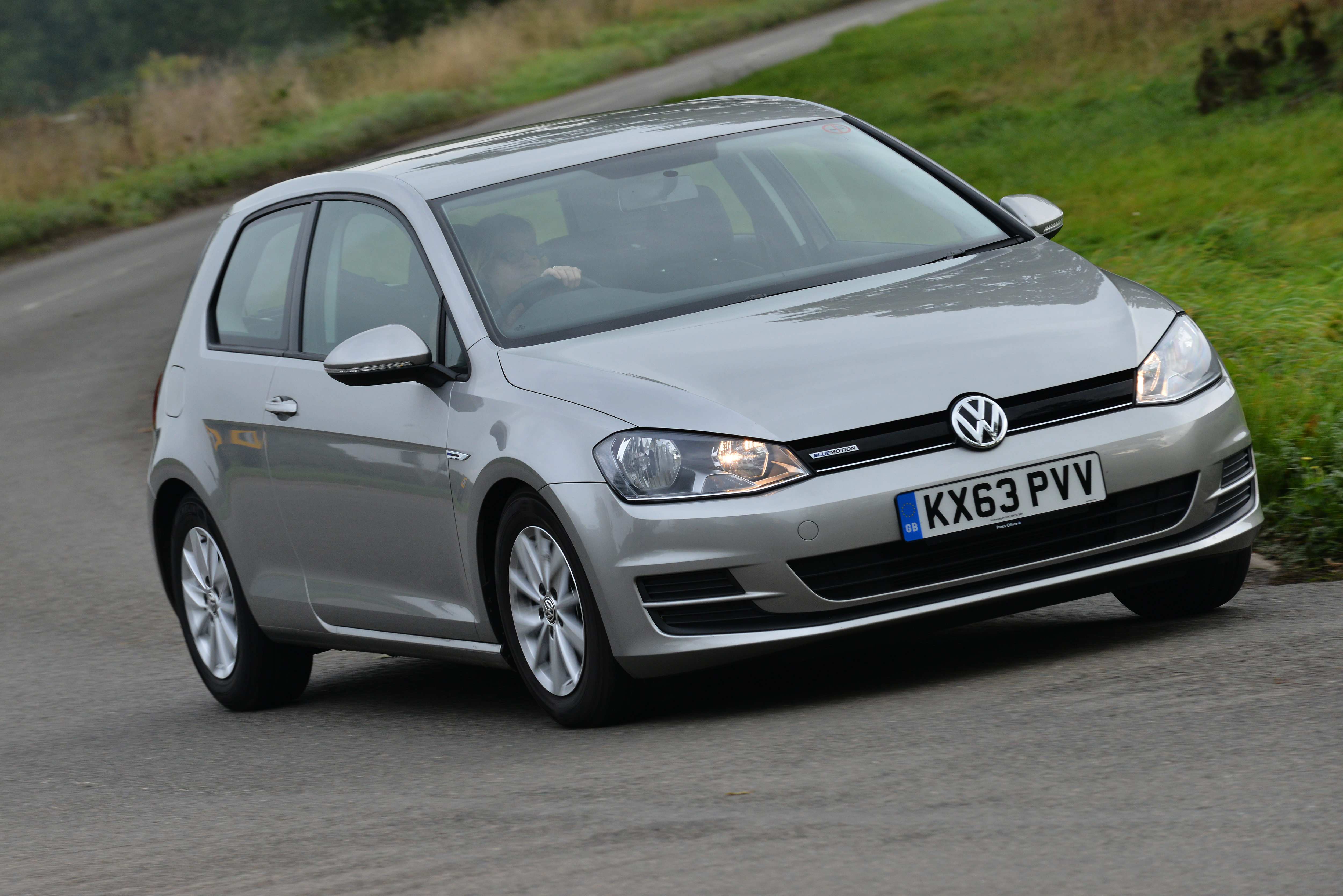 Volkswagen Golf Bluemotion cornering