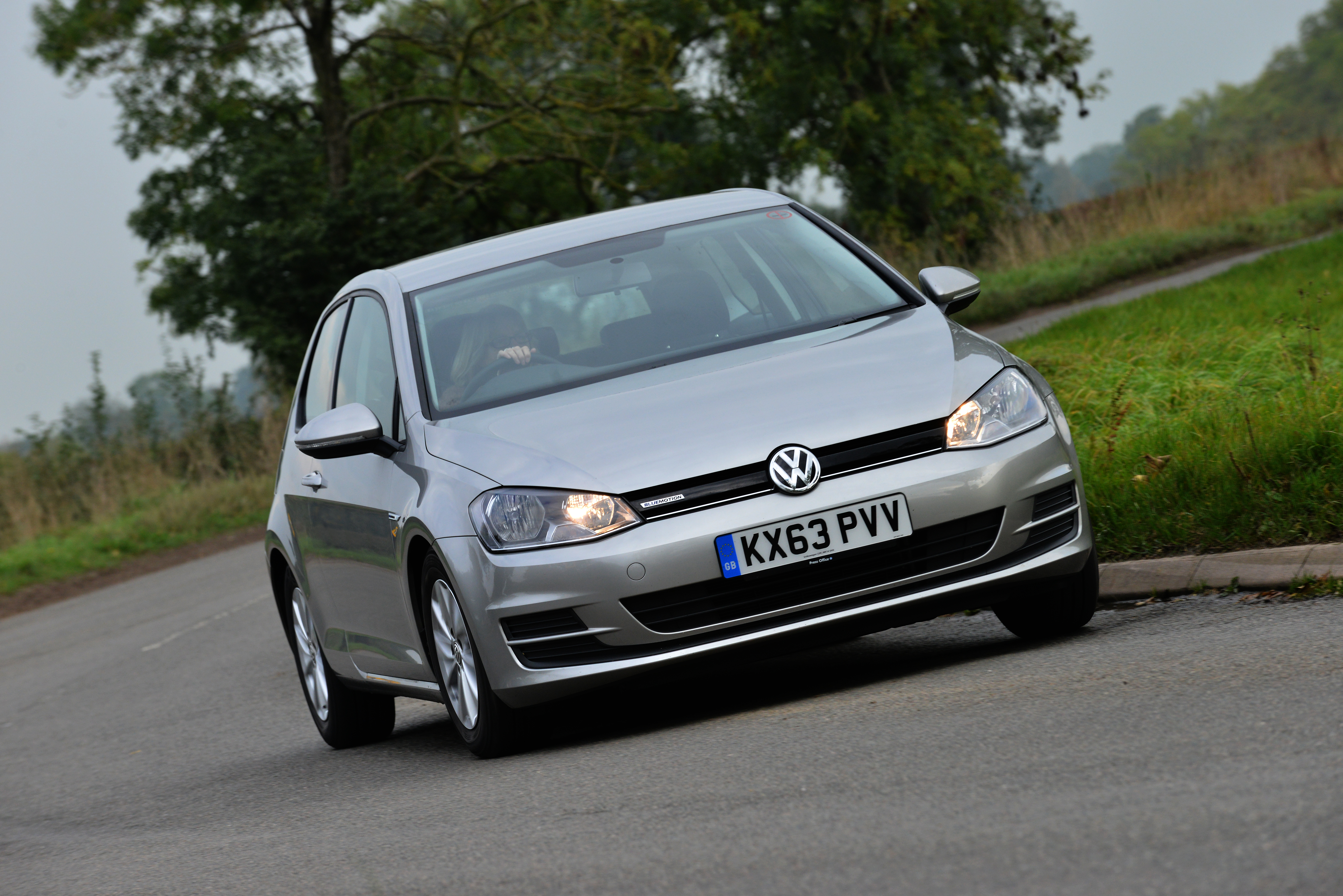 Volkswagen Golf Bluemotion front tracking