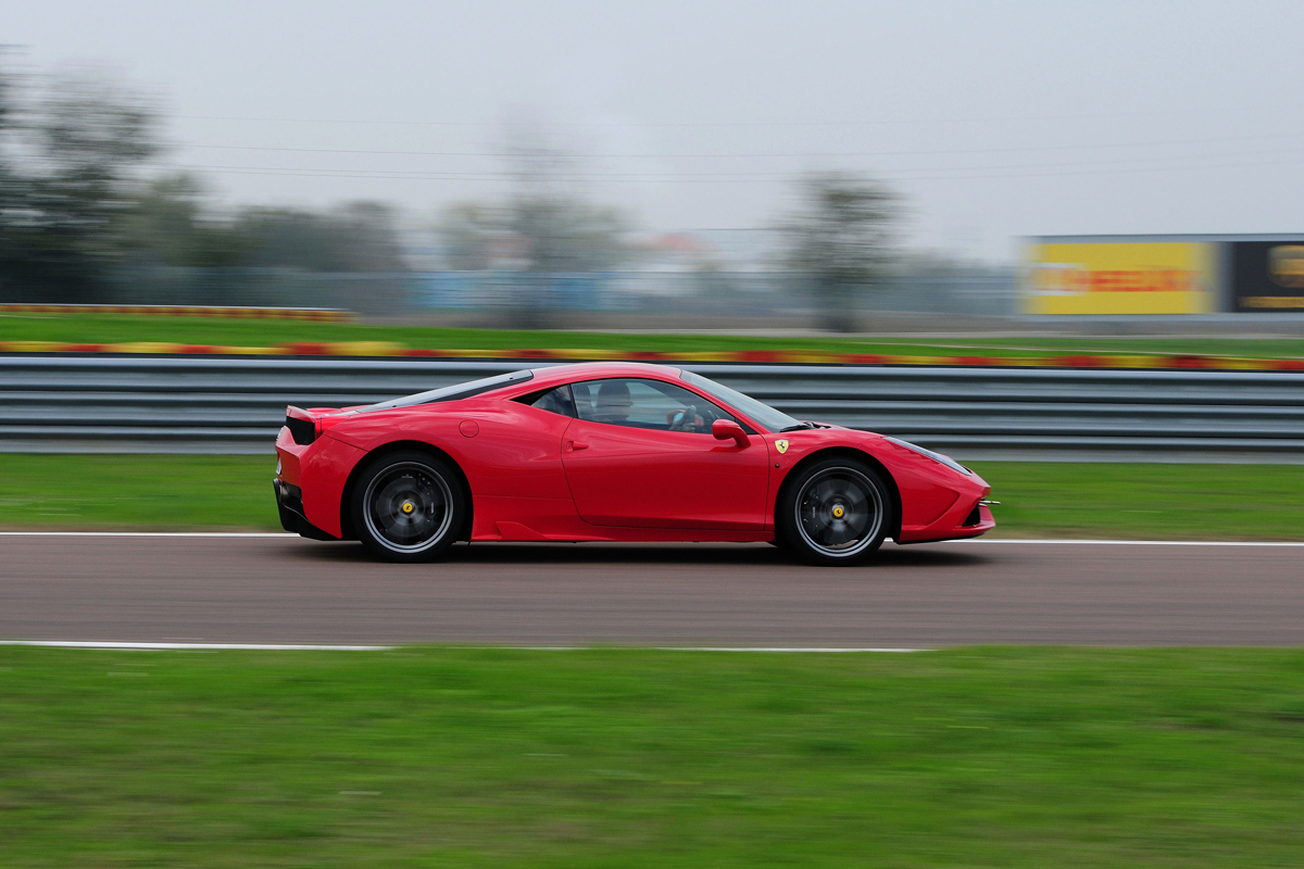 Ferrari 458 Speciale profile