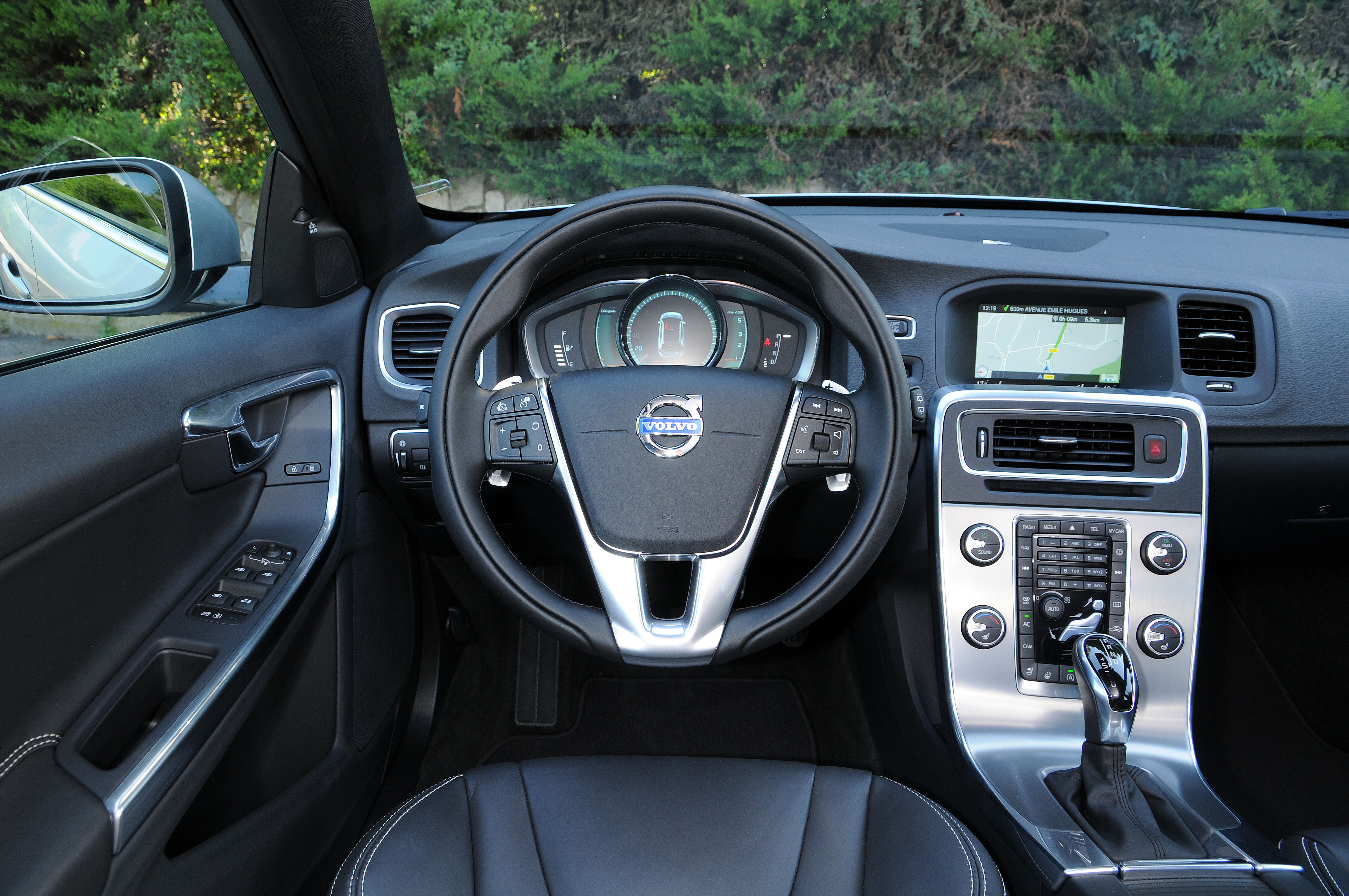 Volvo V60 D4 interior 
