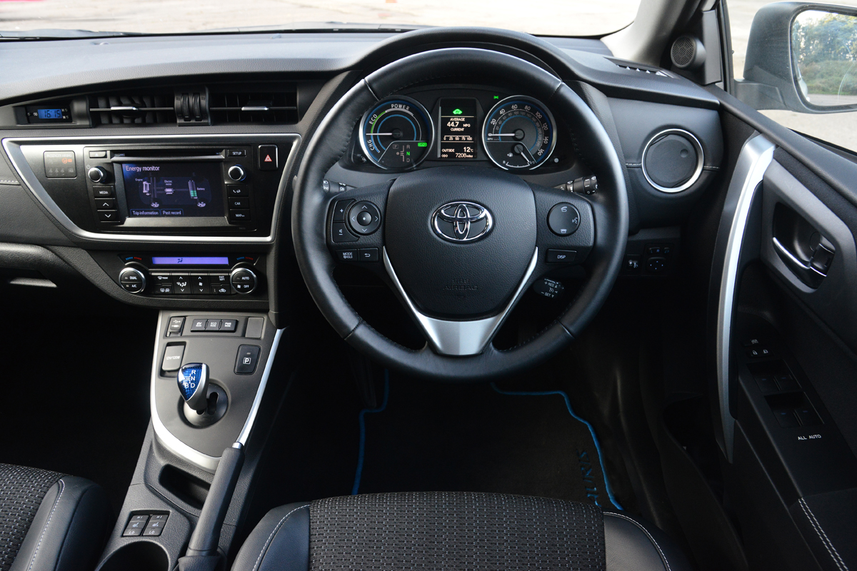 Toyota Auris Hybrid front interior