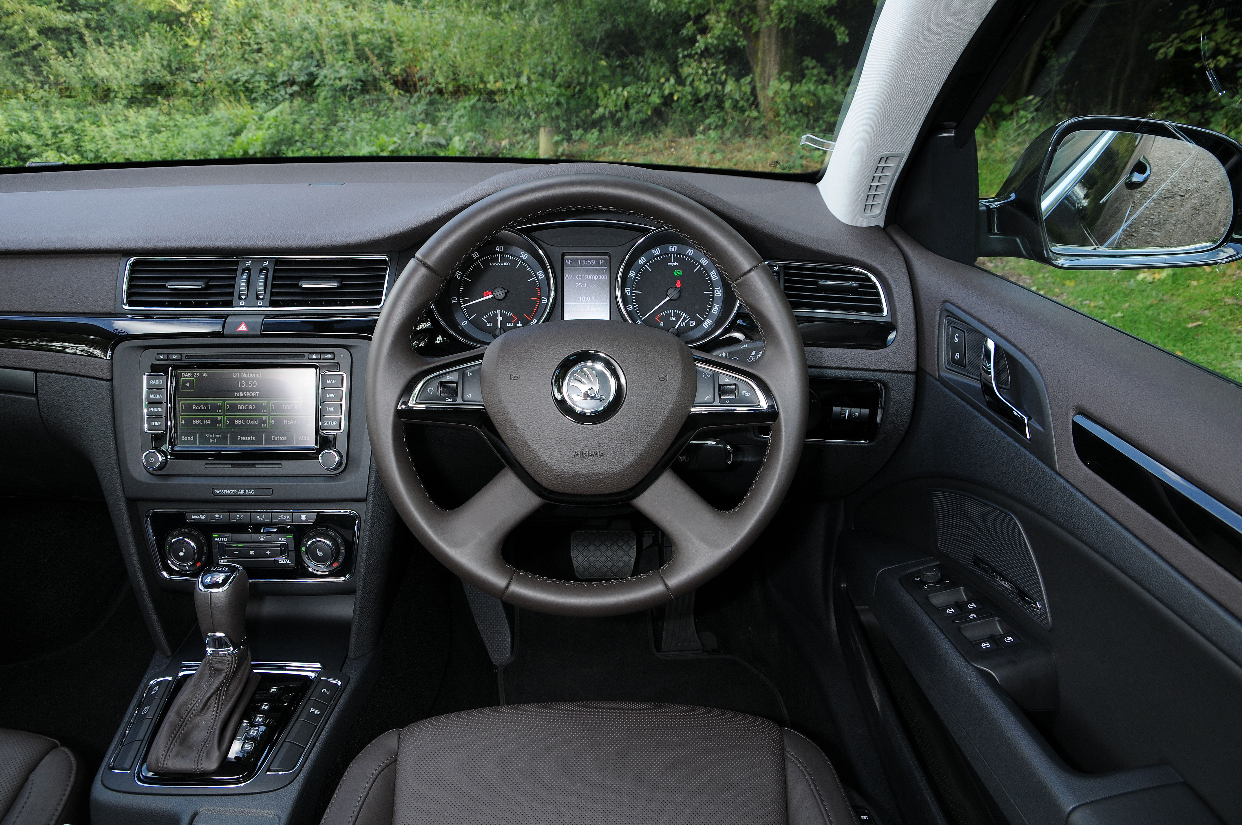 Skoda Superb 4x4 interior 