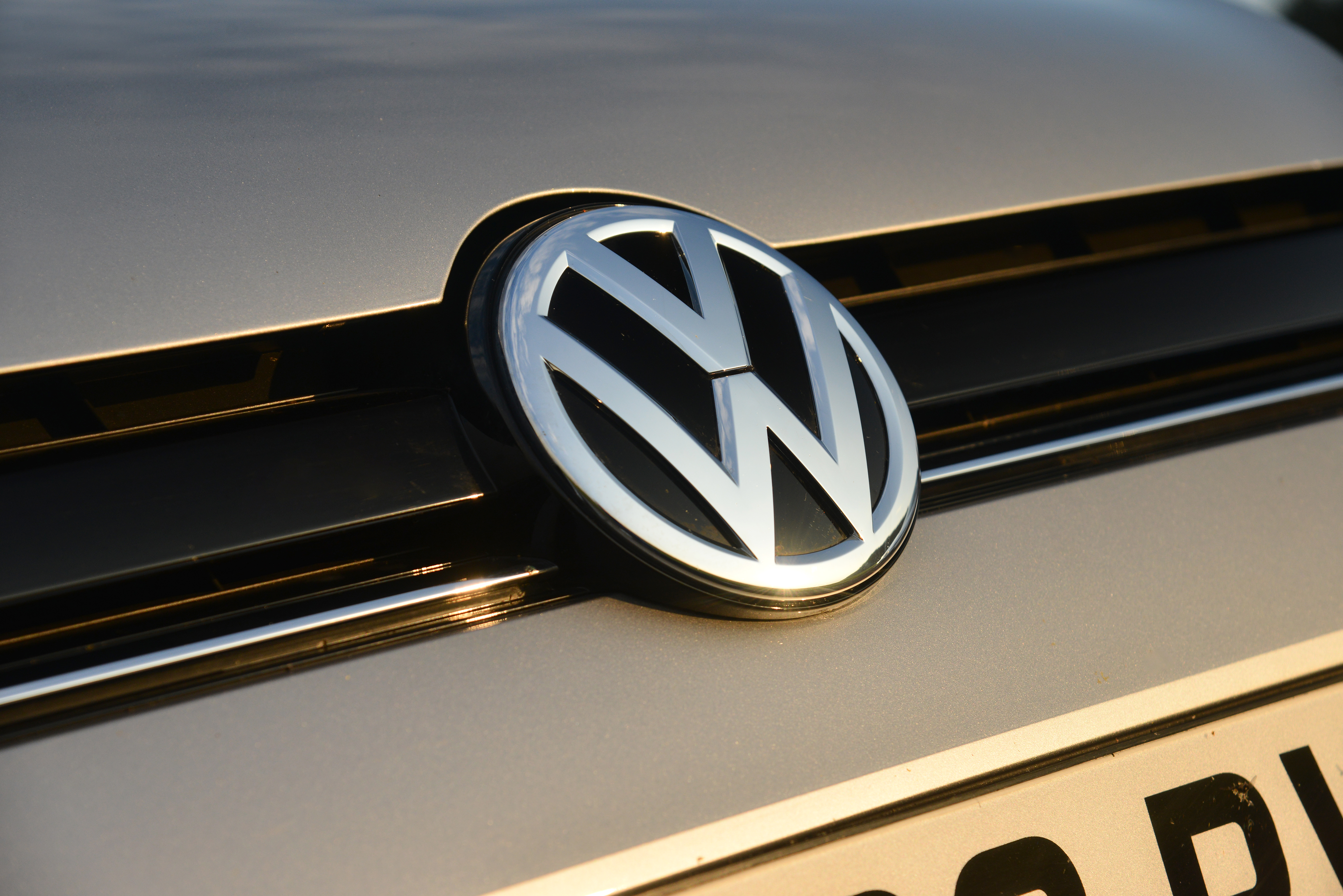 Volkswagen Golf Bluemotion front badge