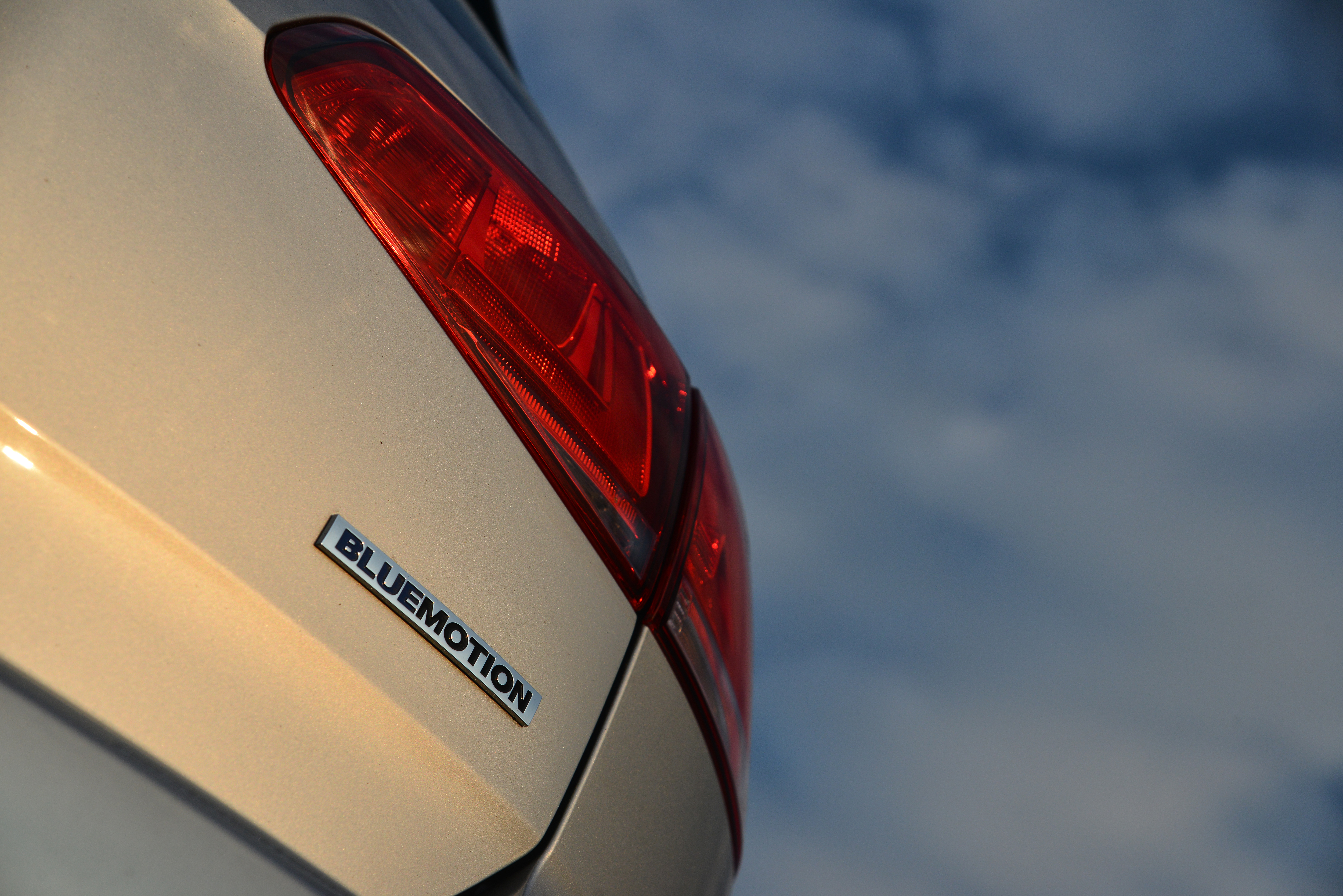 Volkswagen Golf Bluemotion headlight