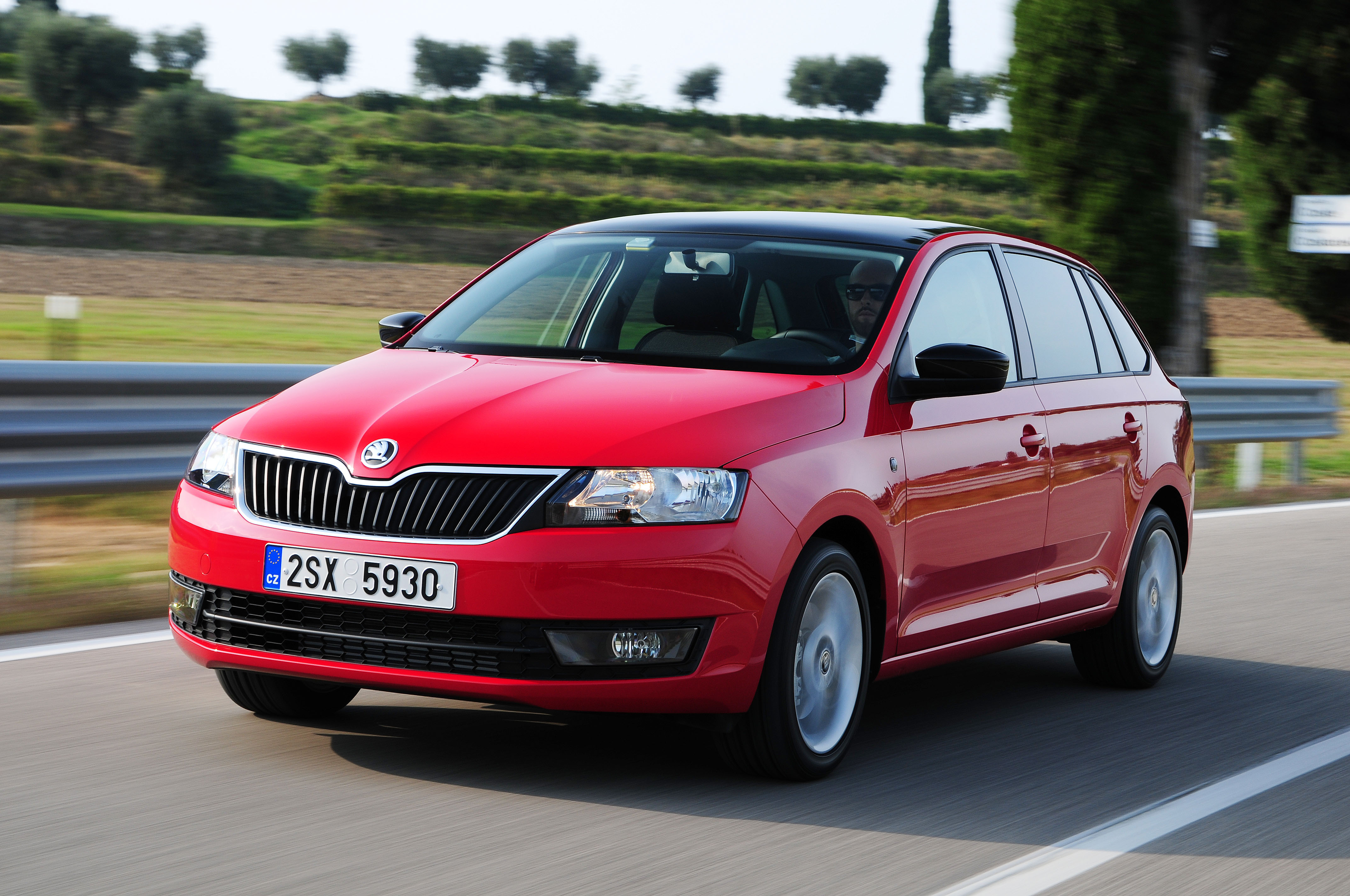 Skoda Rapid Spaceback front tracking