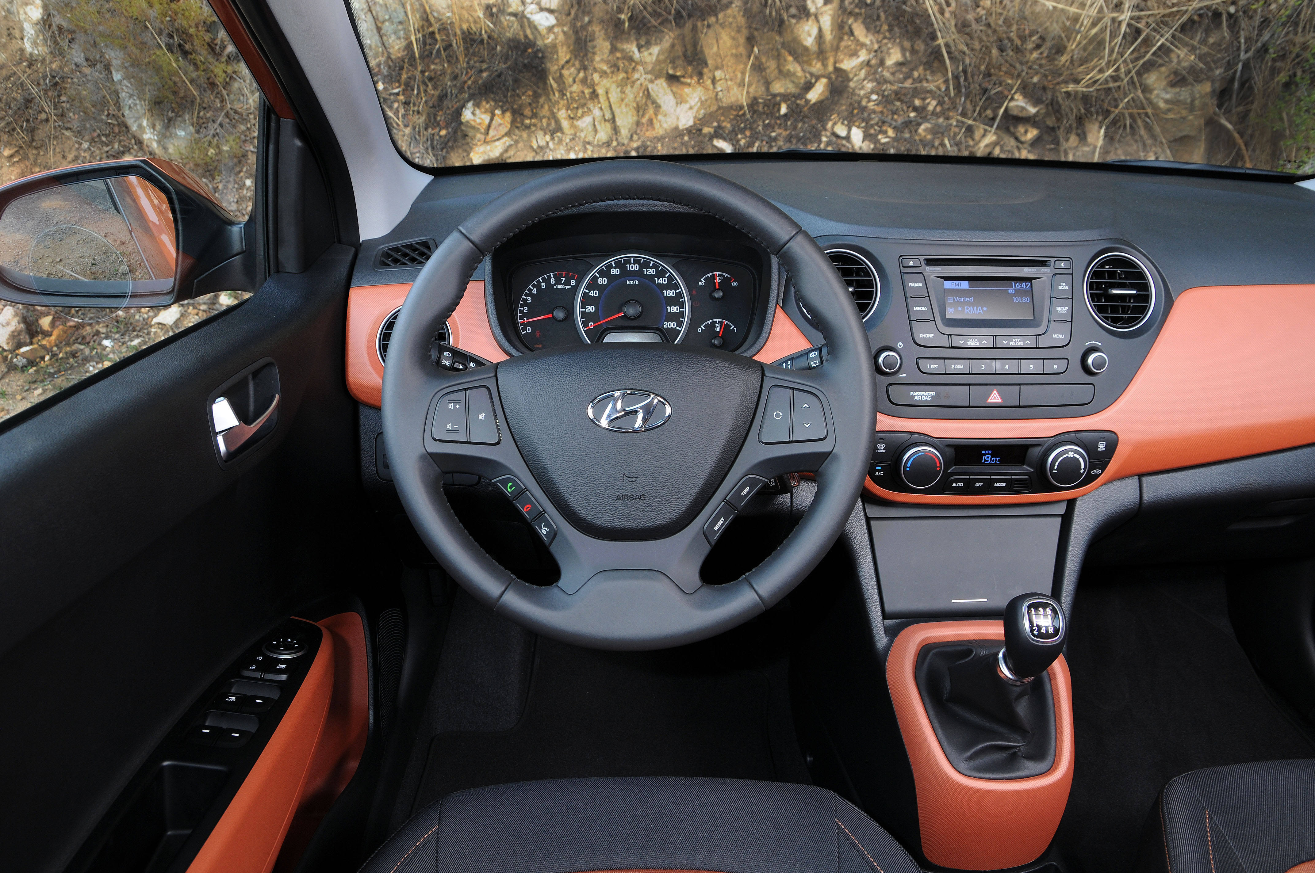Hyundai i10 interior 