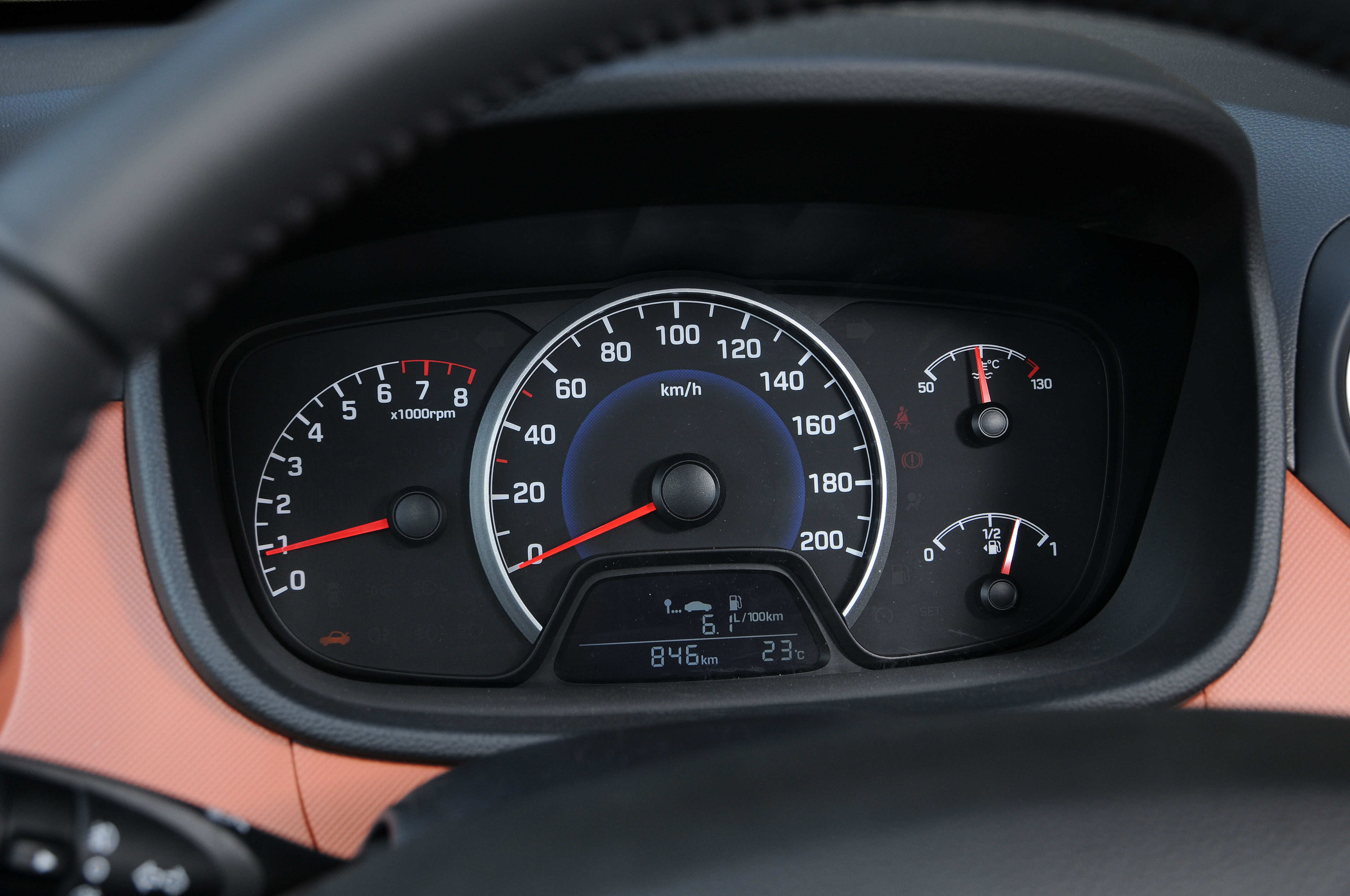 Hyundai i10 dials