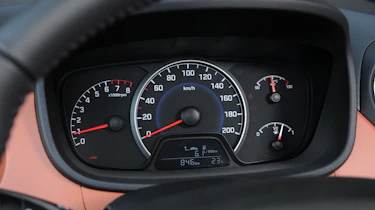 Hyundai i10 dials