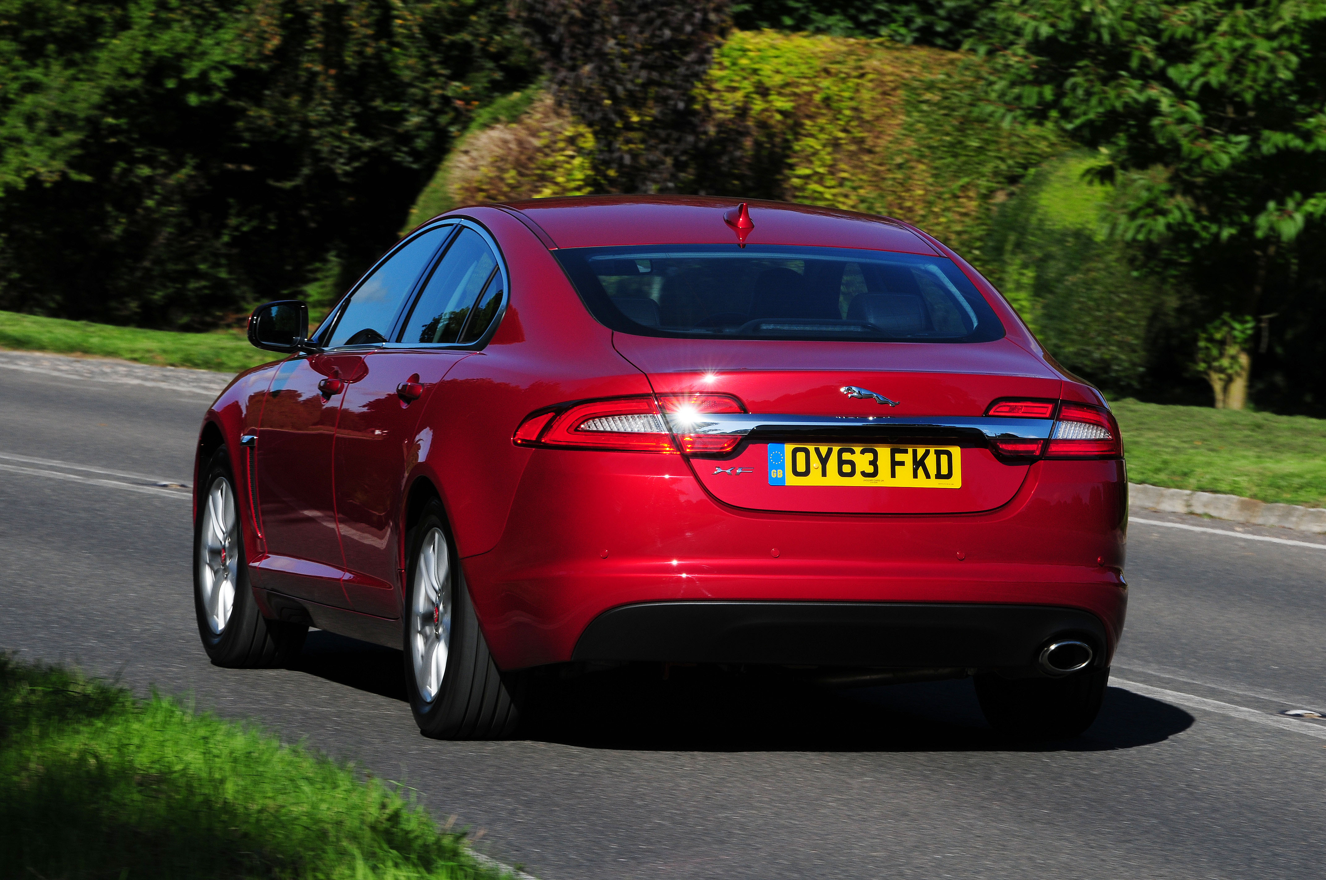 Jaguar XF rear tracking 
