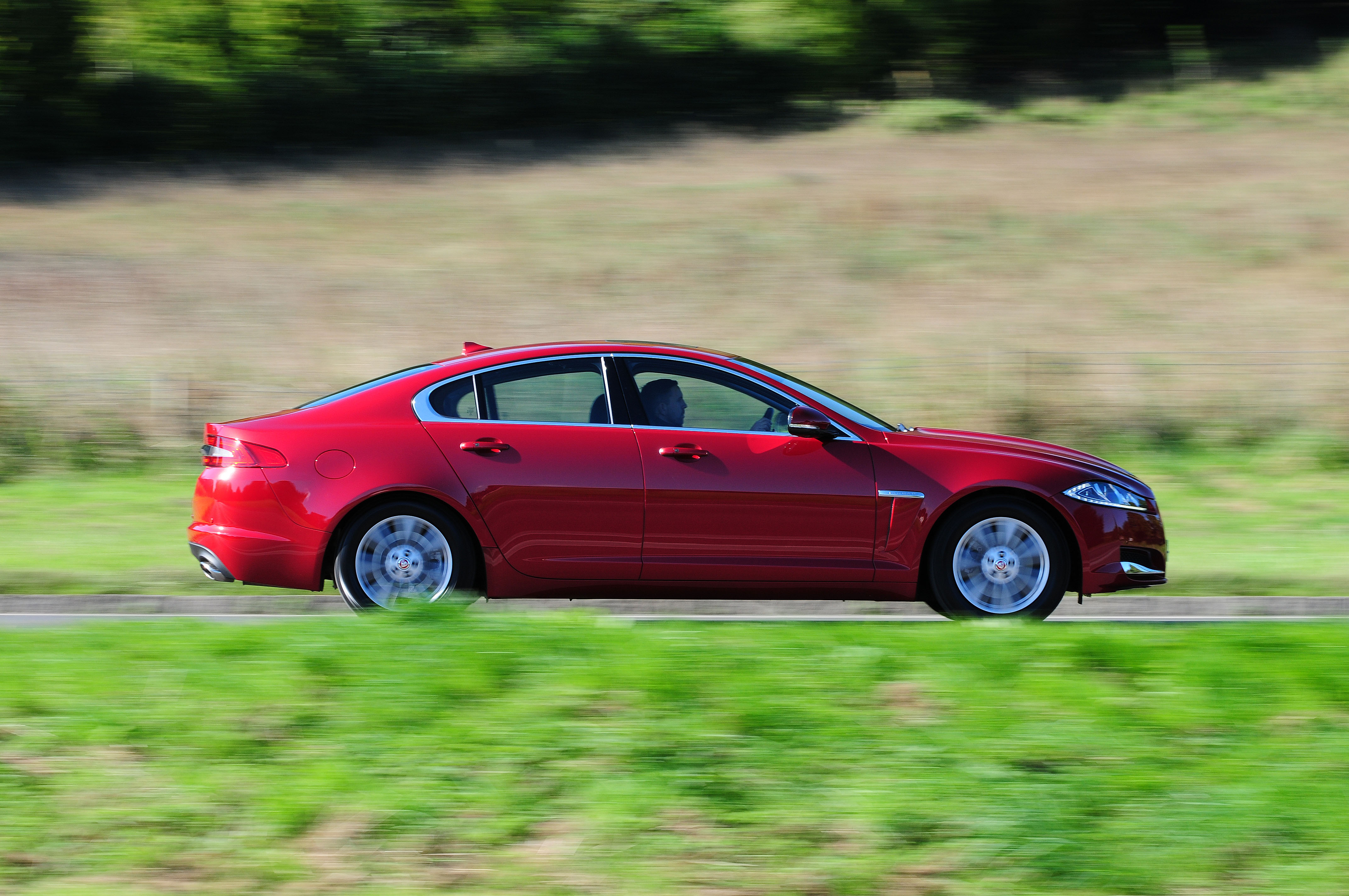 Jaguar XF panning 