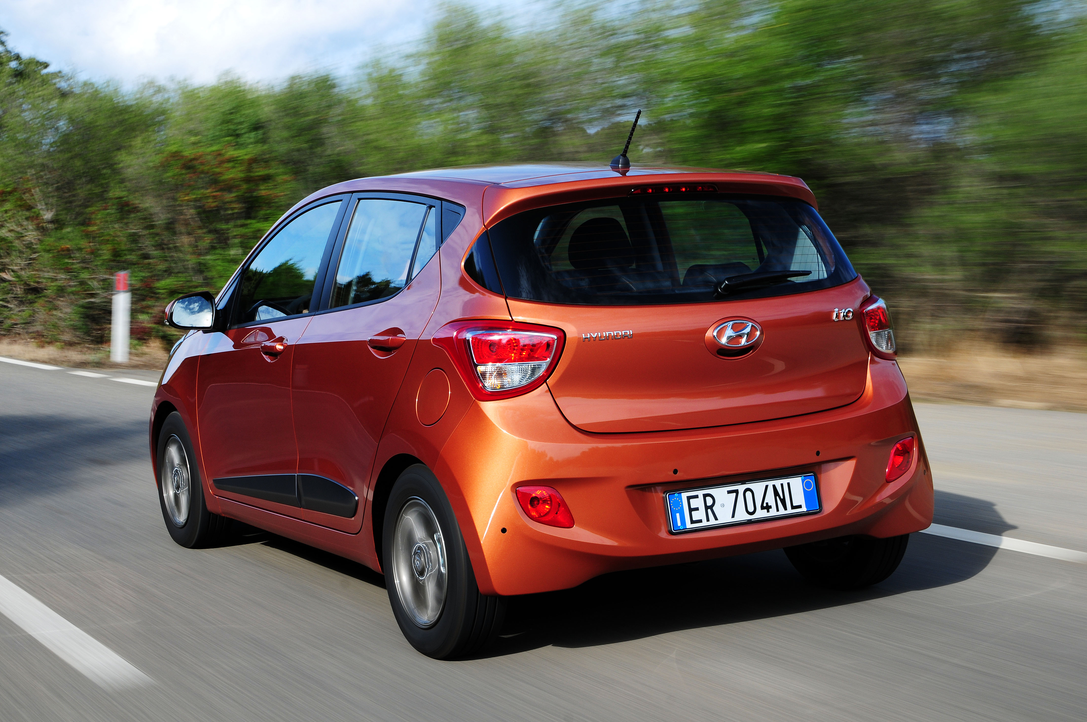 Hyundai i10 rear action