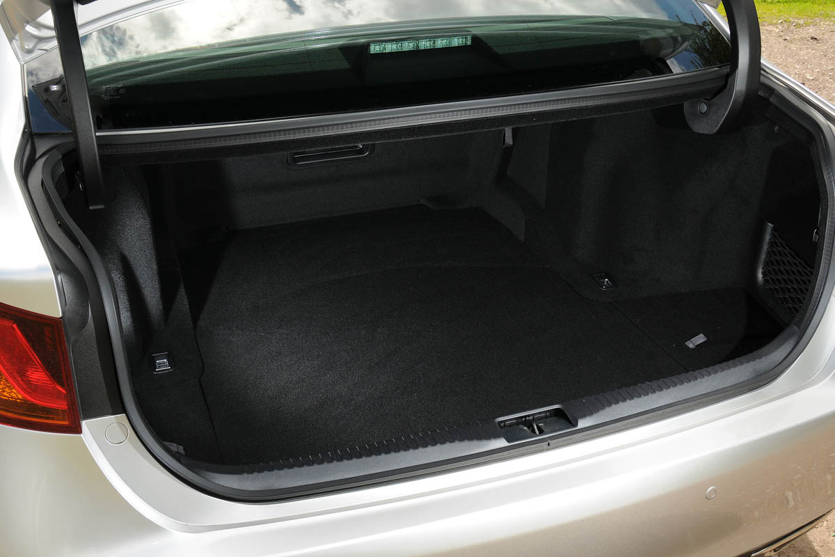 Lexus GS250 boot