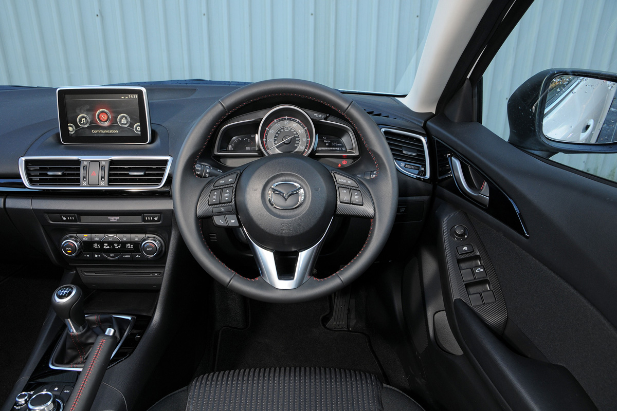 Mazda 3 2.2 steering wheel