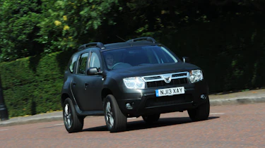 Dacia Duster Black front tracking
