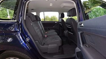 Volkswagen Touran - middle seats