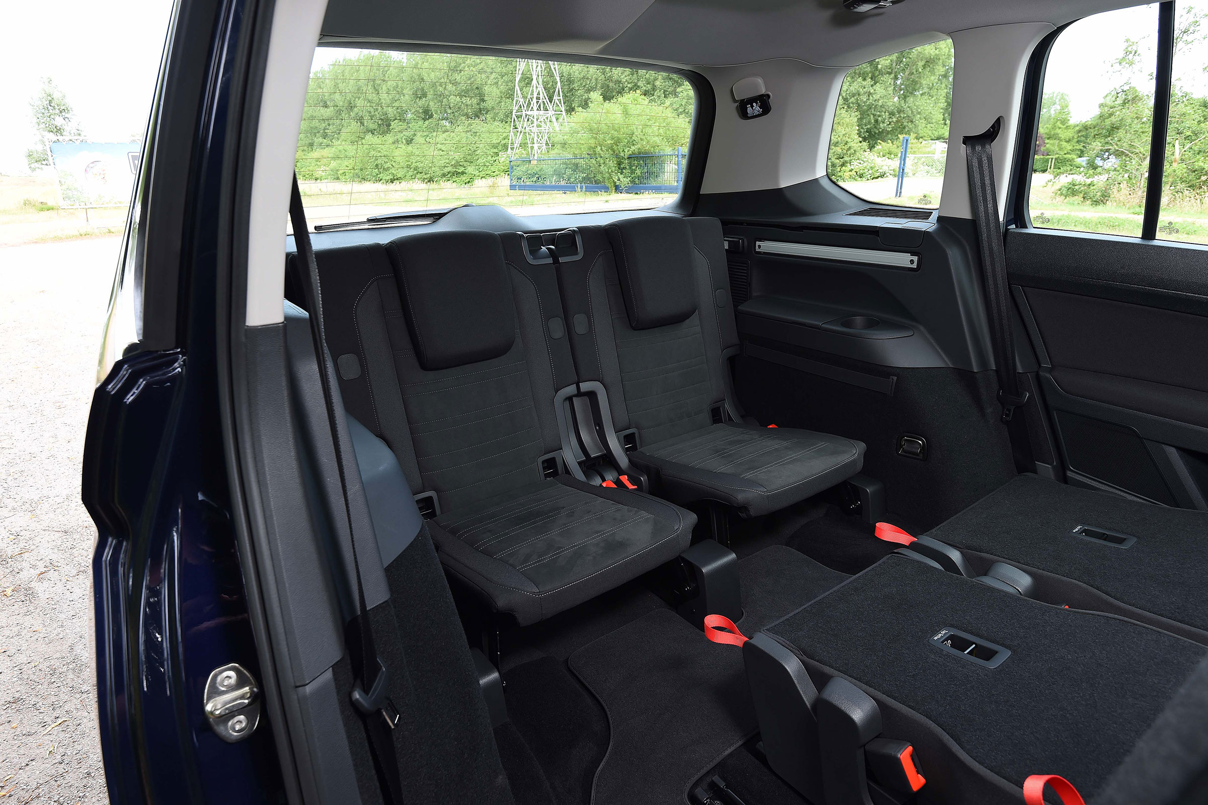 Volkswagen Touran - back seats (7 seater)